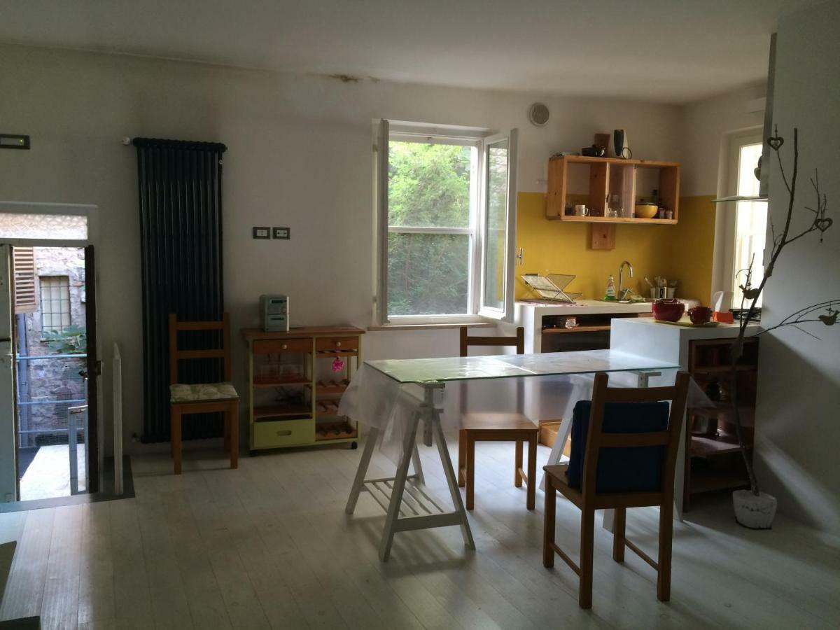 Blu Klein Lägenhet Foligno Exteriör bild